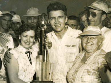 MISSCOLUMBUSGEORGIATIMFLOCKANDMAUDIEBIGMAMAFLOCKTIMWONTHEGRANDNATIONALINCOLUMBUSGEORIA1950.jpg