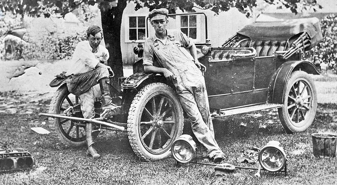 Model-32-Hupmobile-Shade-Tree-Mechanics-I.jpg