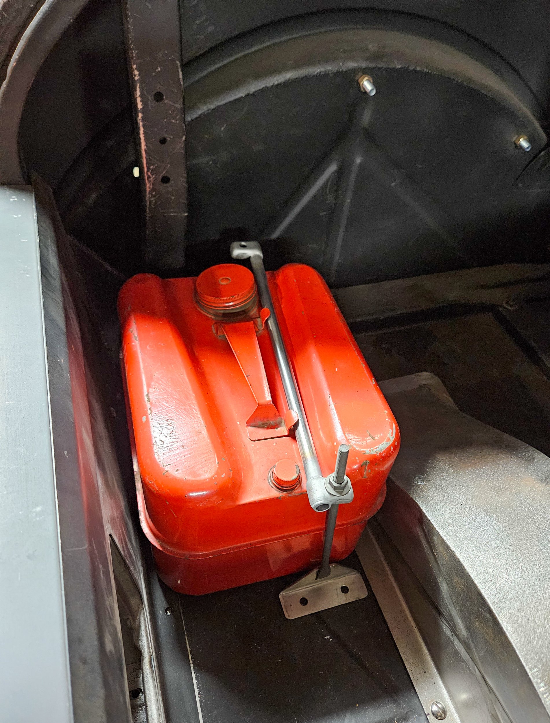 Model A Trunk Gas Can Mount.jpg