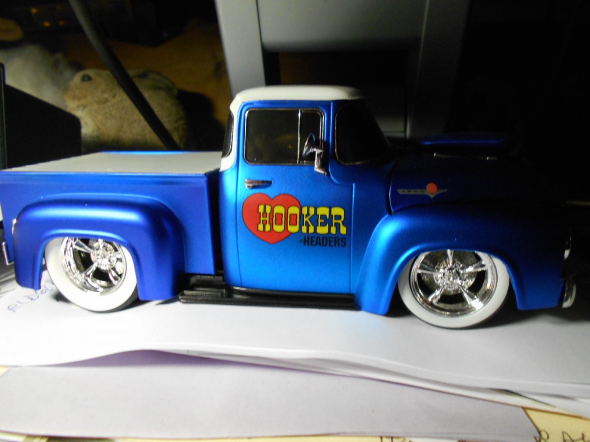 model hooker truck.jpg