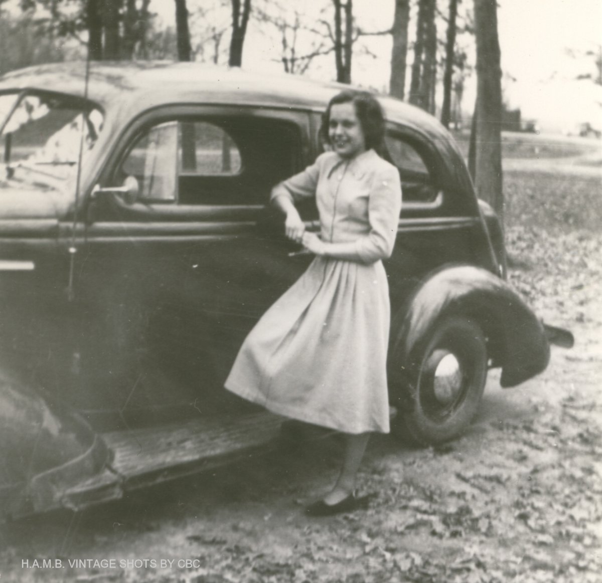 Mom & her friend's '38 Nash Lafayette 3.jpg