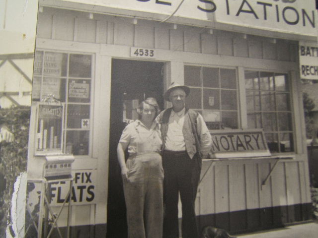 Mom\'s Uncle Roy gas station 1941.JPG