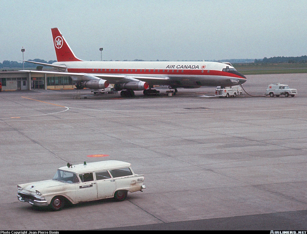 Montreal Airport 1965 0265070.jpg