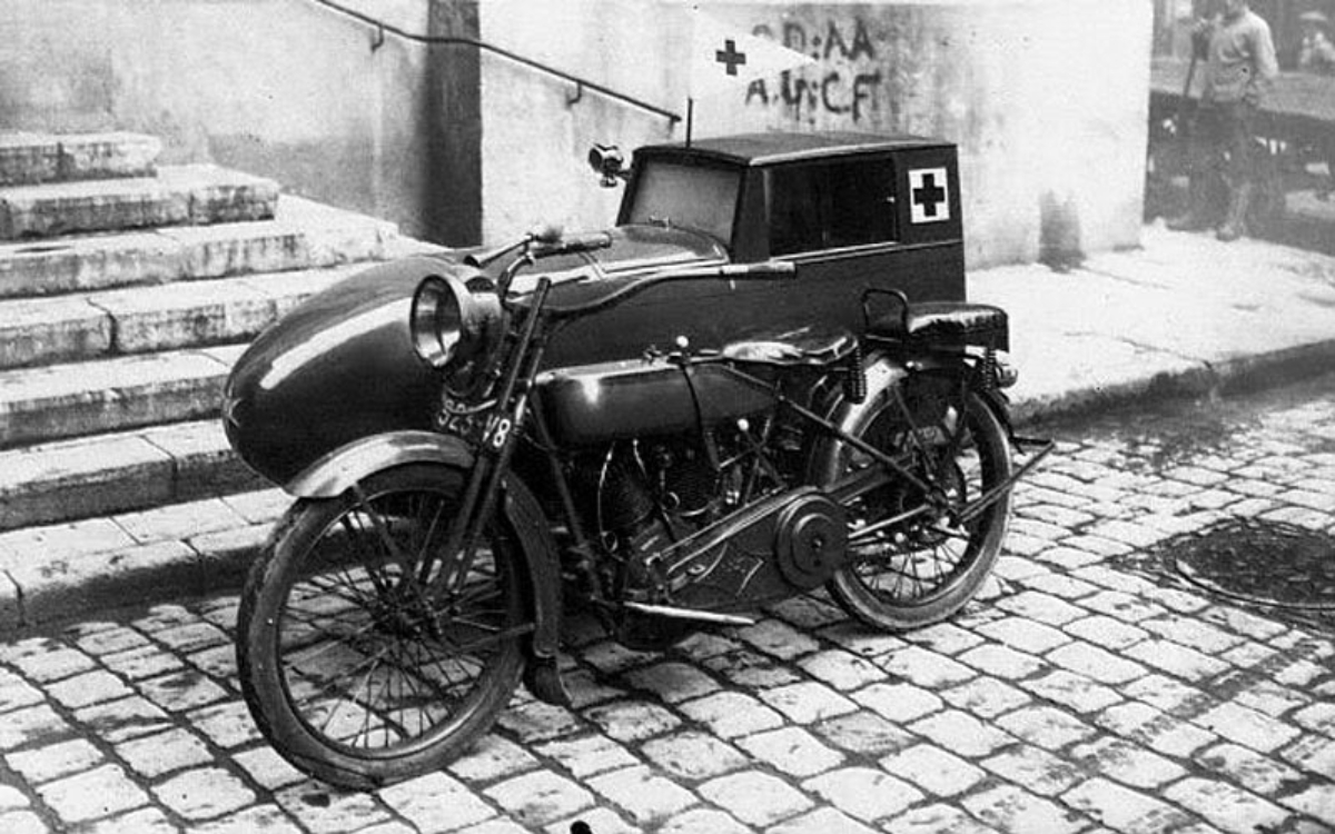 motorcycle-ambulances-in-world-war-i-10.jpg