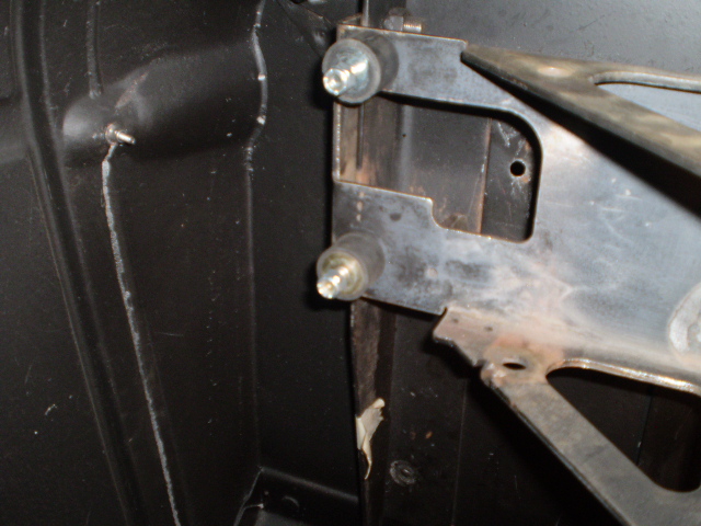 MOUNTING FUSEBOX 004.JPG