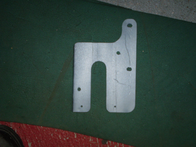 MOUNTING FUSEBOX 005.JPG