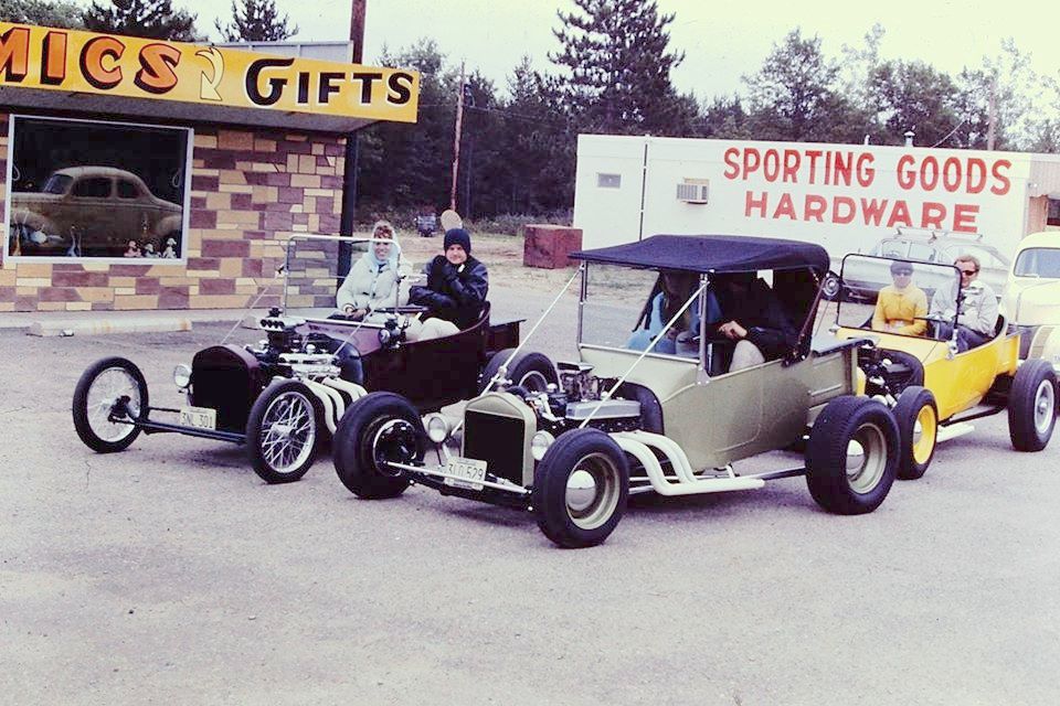 MSRA ''T'' buckets at Rod Run in 1968.jpg