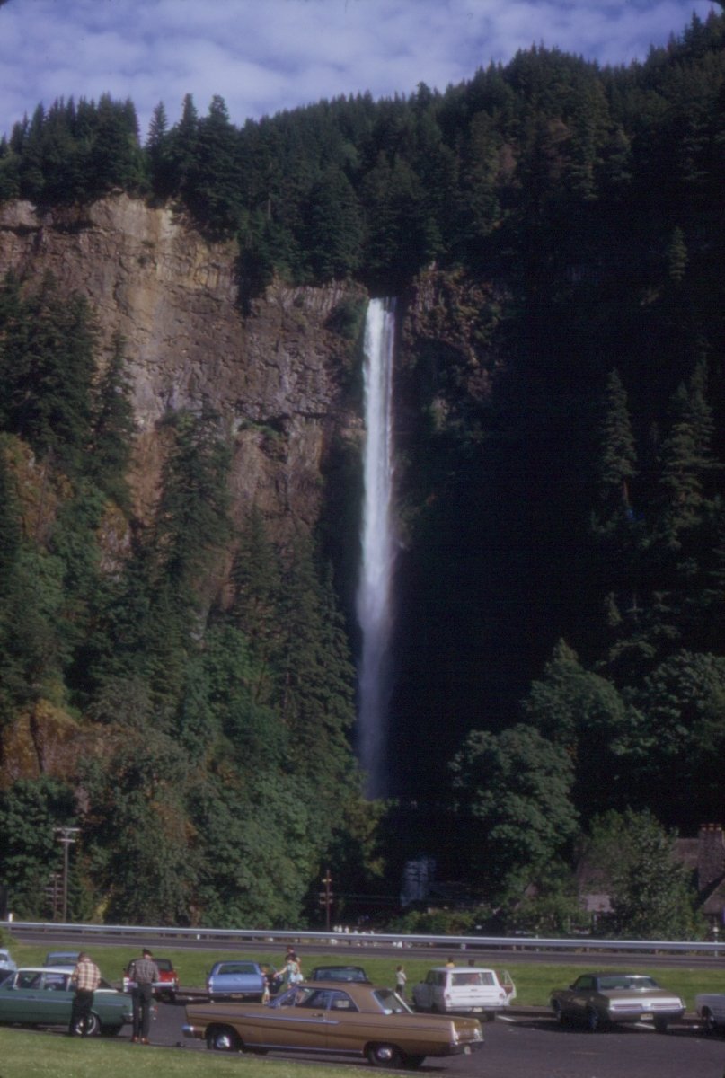 Multnomah Falls July 1968.jpg