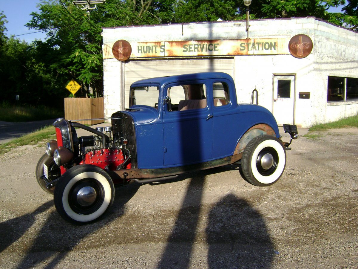 my `32 5W at Hunts station, Woodstock 2016.JPG