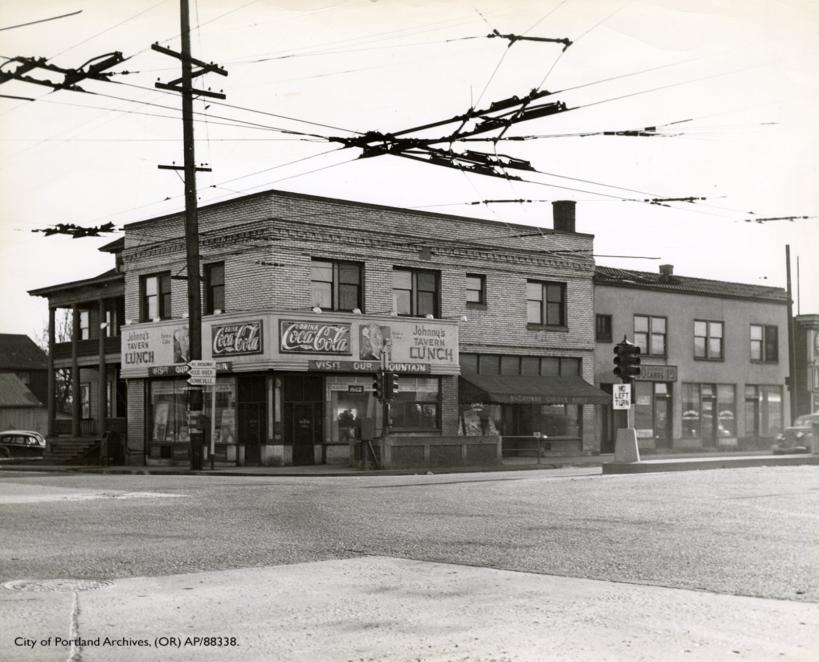 N Broadway and N Larrabee Street 1948.jpg