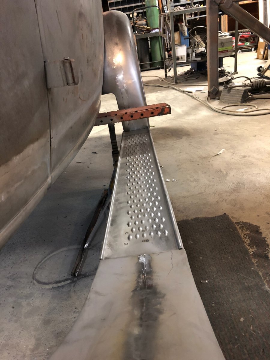 Narrowed Fenders and Running Board.jpg