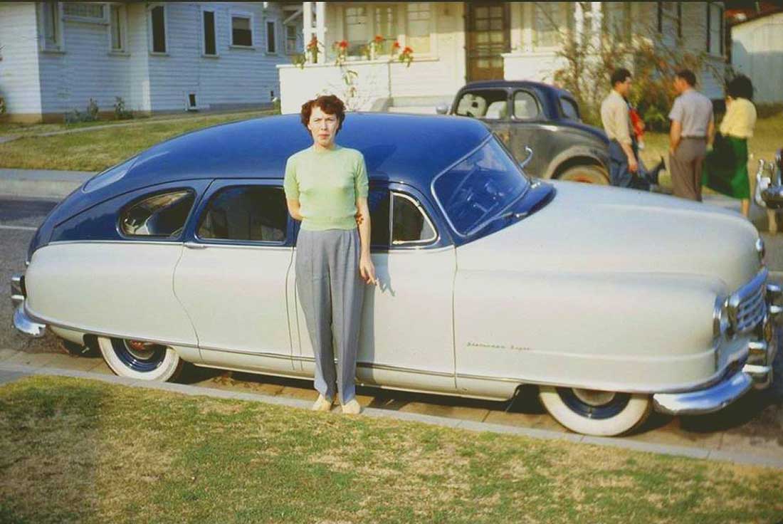 Nash-Sedan-and-Early-1930s-Ford-Five-window-coupe..jpg