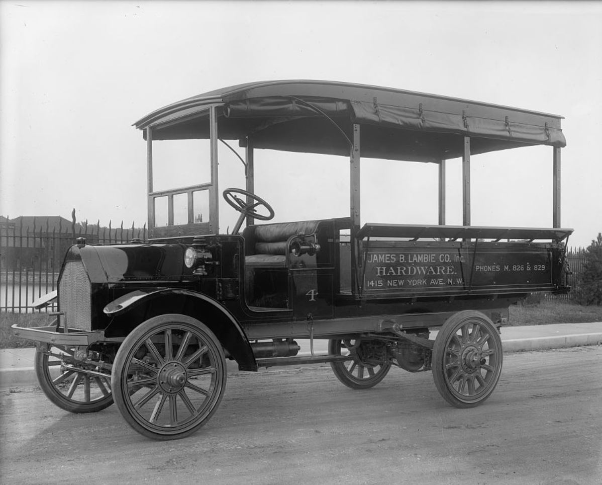 New York Ave, N.W., Washington, D.C. ca. 1915.jpg