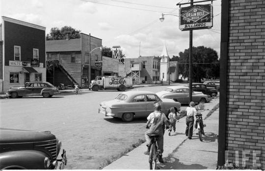 Night and day in Bradgate, Iowa 1950b.jpg