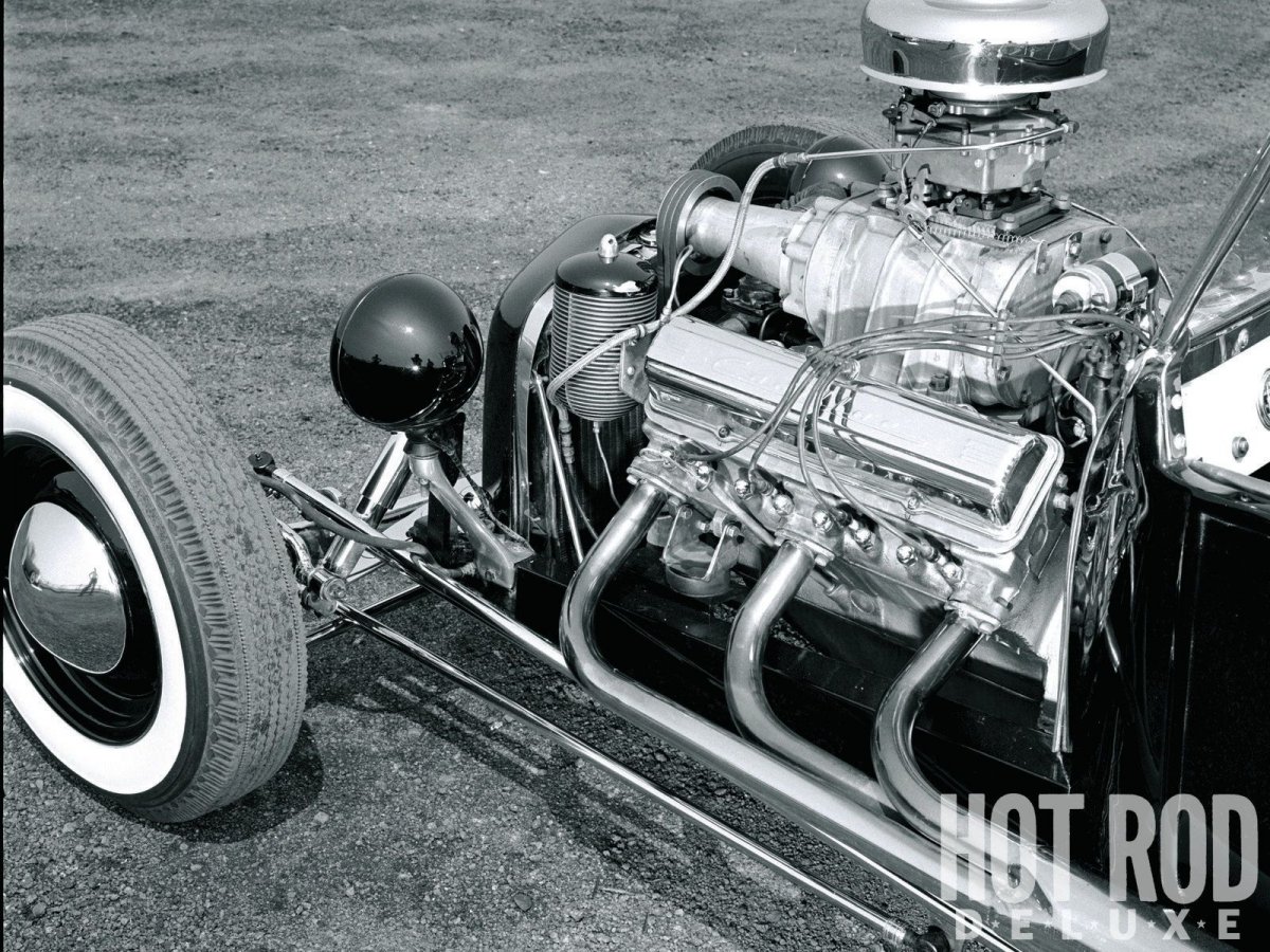 norm-grabowski-t-bucket-engine-side (1).jpg