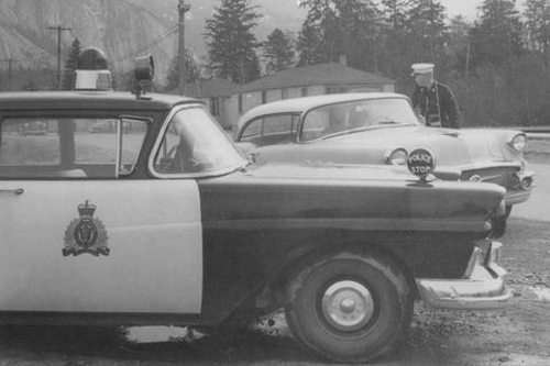 ntarioProvincialPolice1957Ford-th.jpg