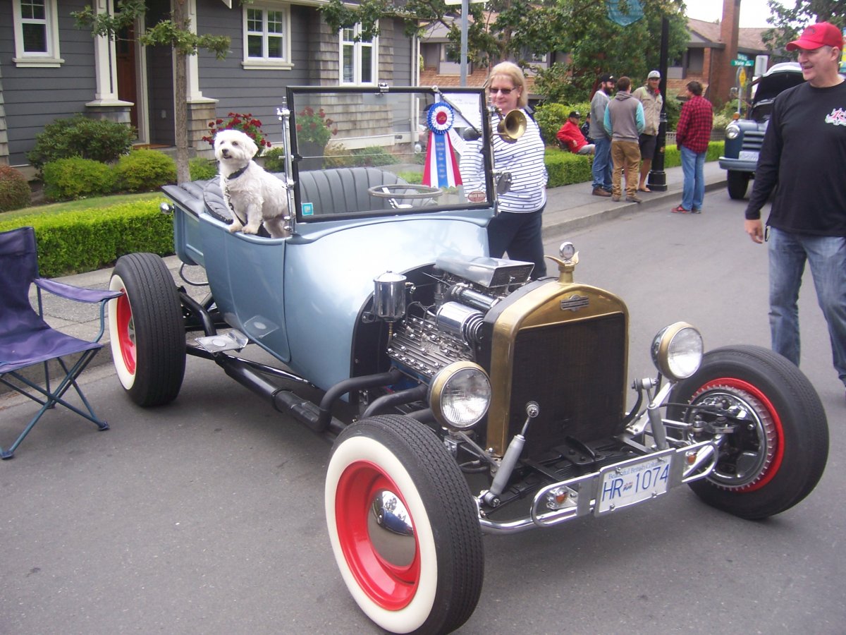 Oak Bay car show.JPG