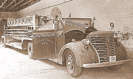 Old Antique Fre Truck, Ladder No_5.jpg