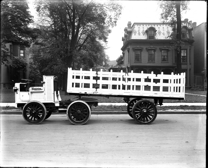 one of the first pivoting style trucks out there, this Dominion was made in the 1910ish era.jpg