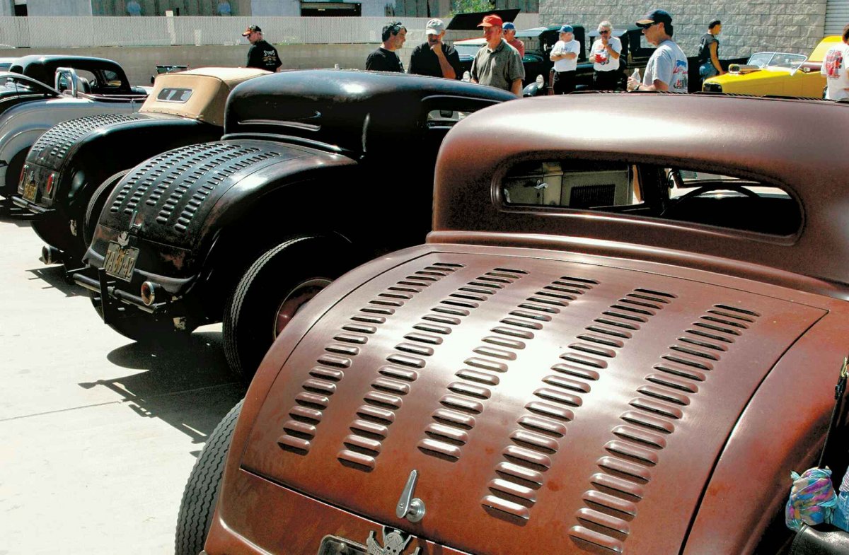 P_roadster-trunklid-louvers.jpg