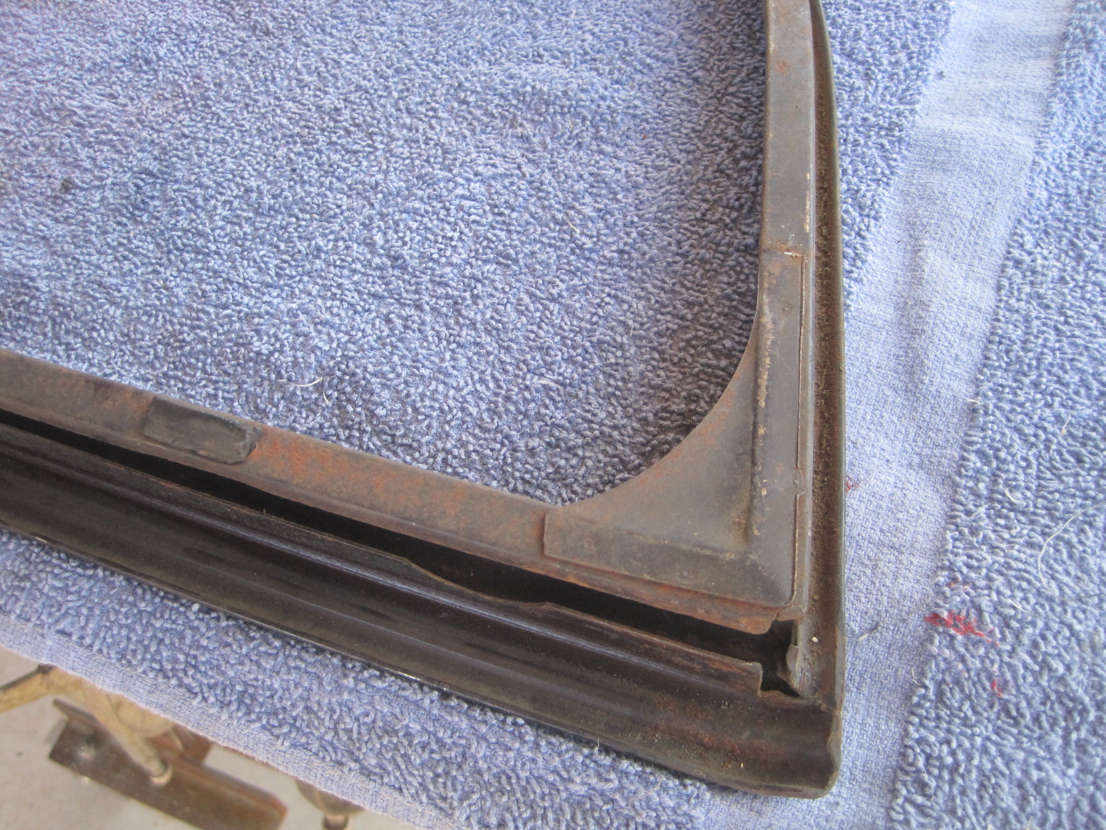 Passenger Door Window Garnish 002.JPG