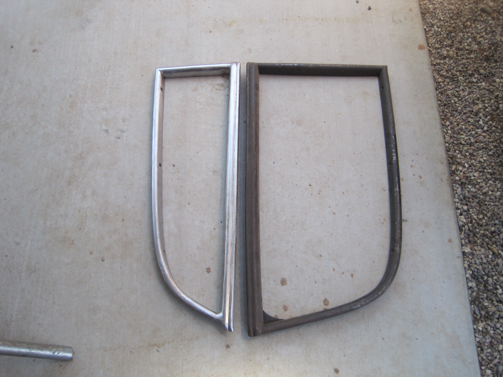 Passenger Door Window Garnish 020.JPG