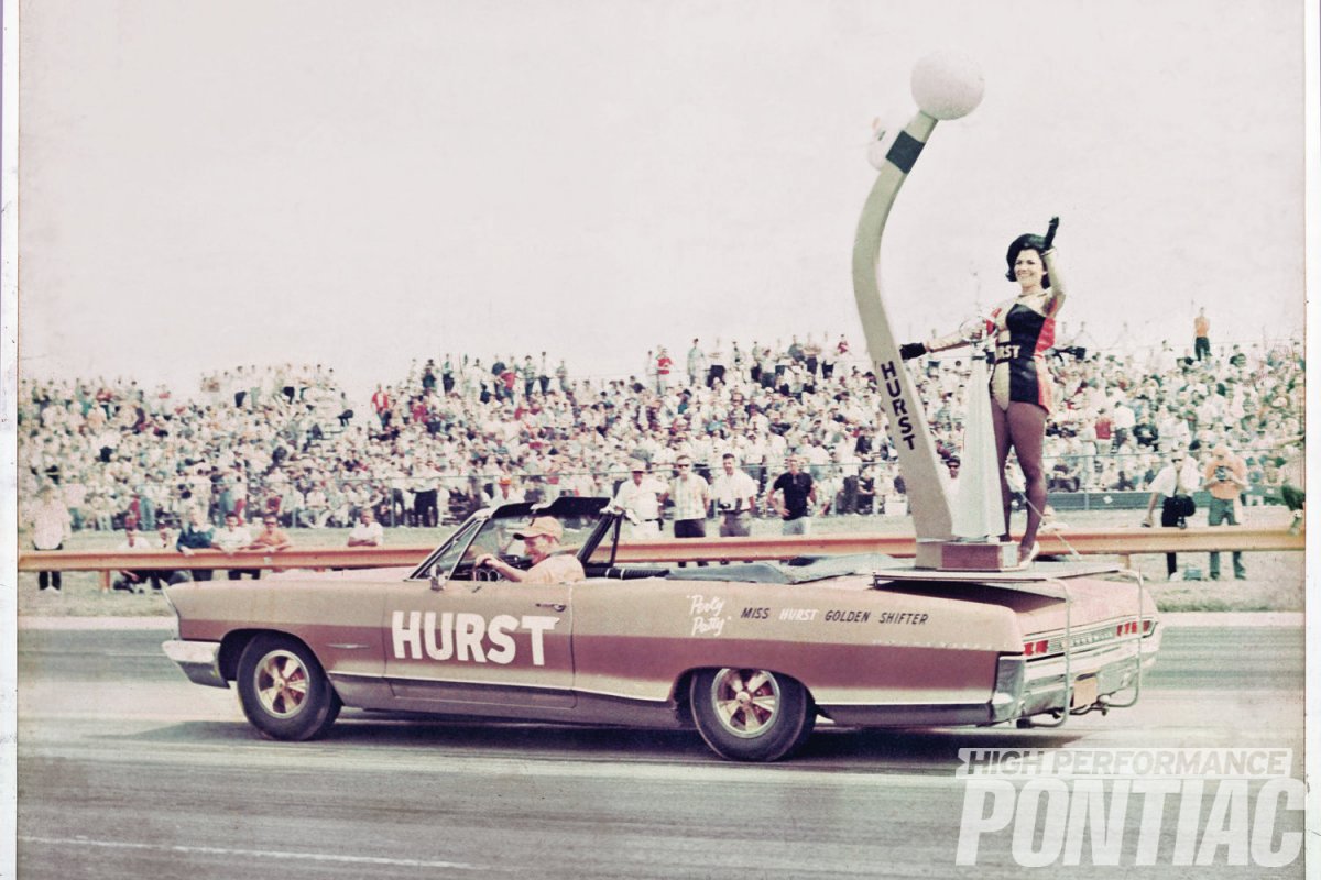 pat-stephens-hurst-outfit-atop-shifter-platfrom.jpg