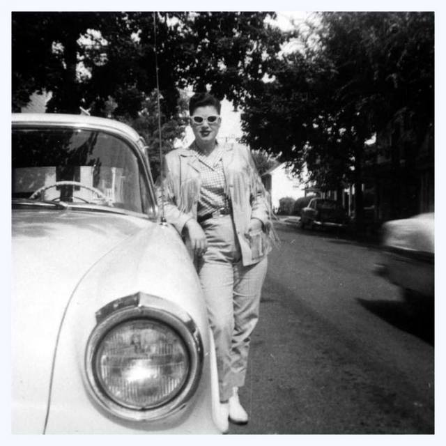 Patsy Cline with her new Oldsmobile, 1956.jpg