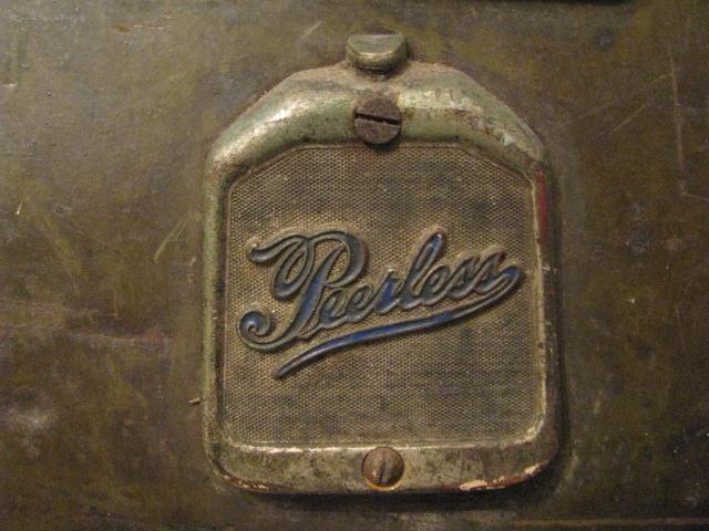 PeerlessRadiatorBadge.JPG