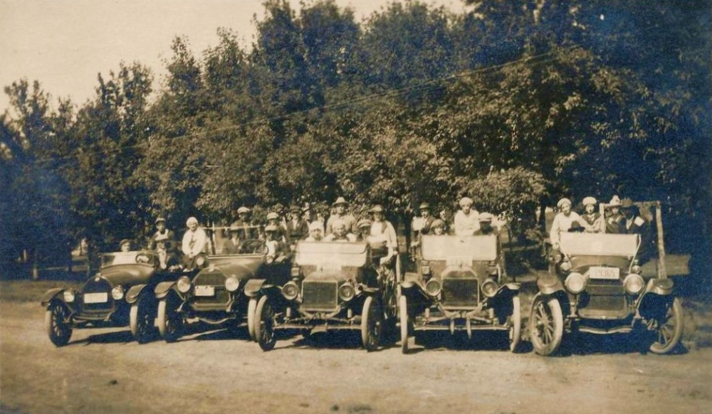 people-with-ford-model-t-10.jpg