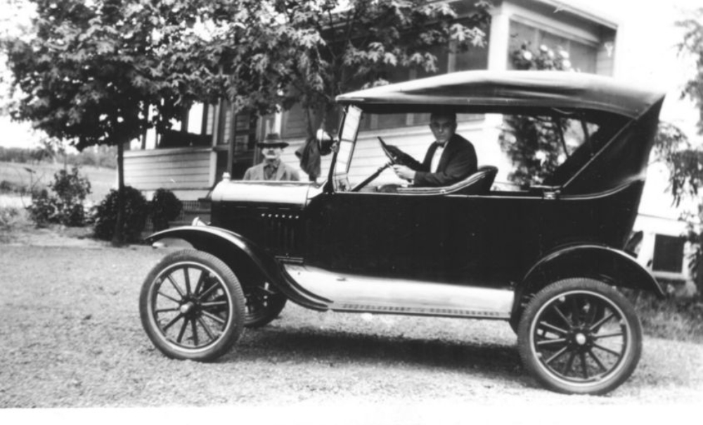 people-with-ford-model-t-11.jpg