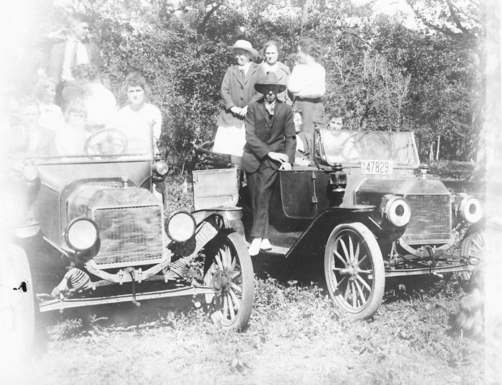 people-with-ford-model-t-28.jpg