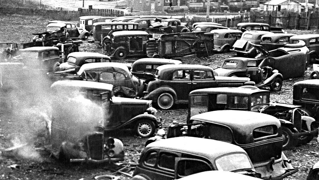 Philadelphia-Junk-Yard-1930s-Classic-Cars-1.jpg