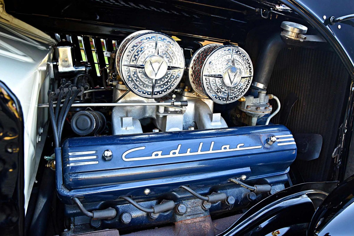 picaro-the-fly-1934-ford-roadster-engine-passenger-side.jpg