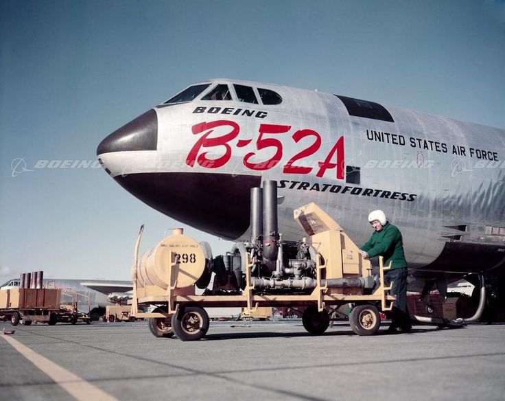 planes B52A one of 3. Auxillary power unit cart. 1 in 3 chance its nasa's 0003.jpg