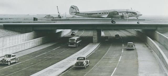 planes constellation at jfk.jpg
