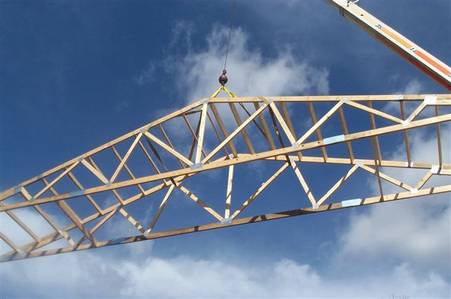 Pole barn framing 7 crane.JPG