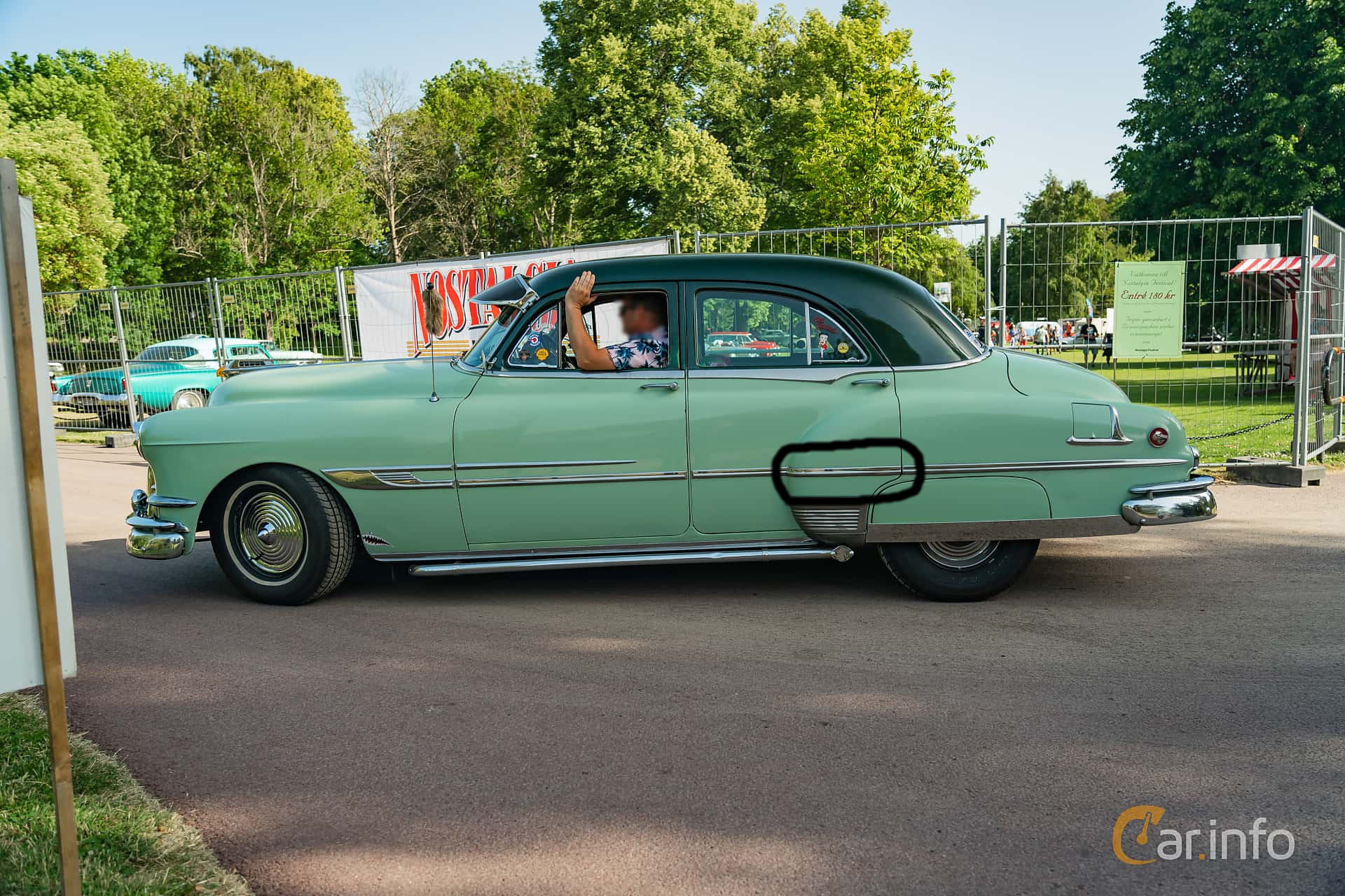 pontiac-chieftain-4-door-sedan-1952.jpg