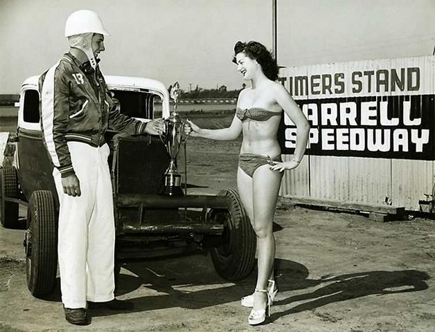r_howardshirleybikini.jpg