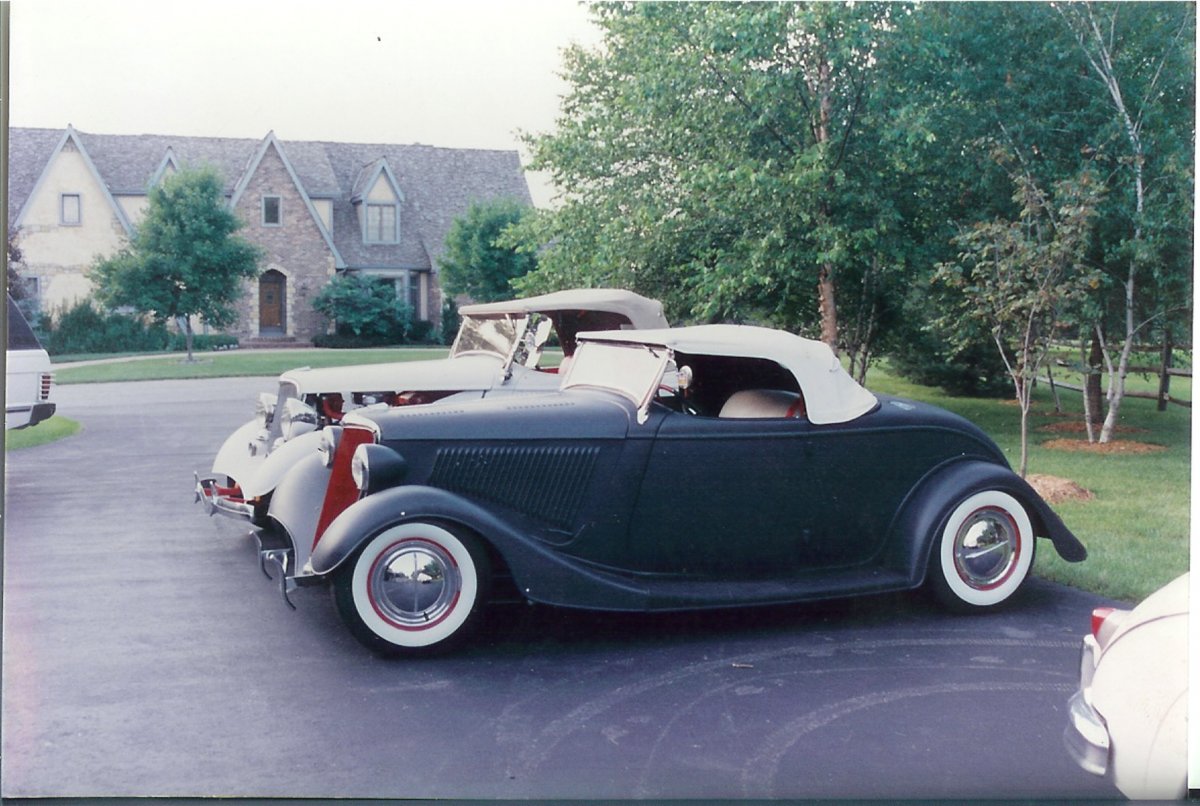 Randy 1934 Fendered Roadster4.jpg