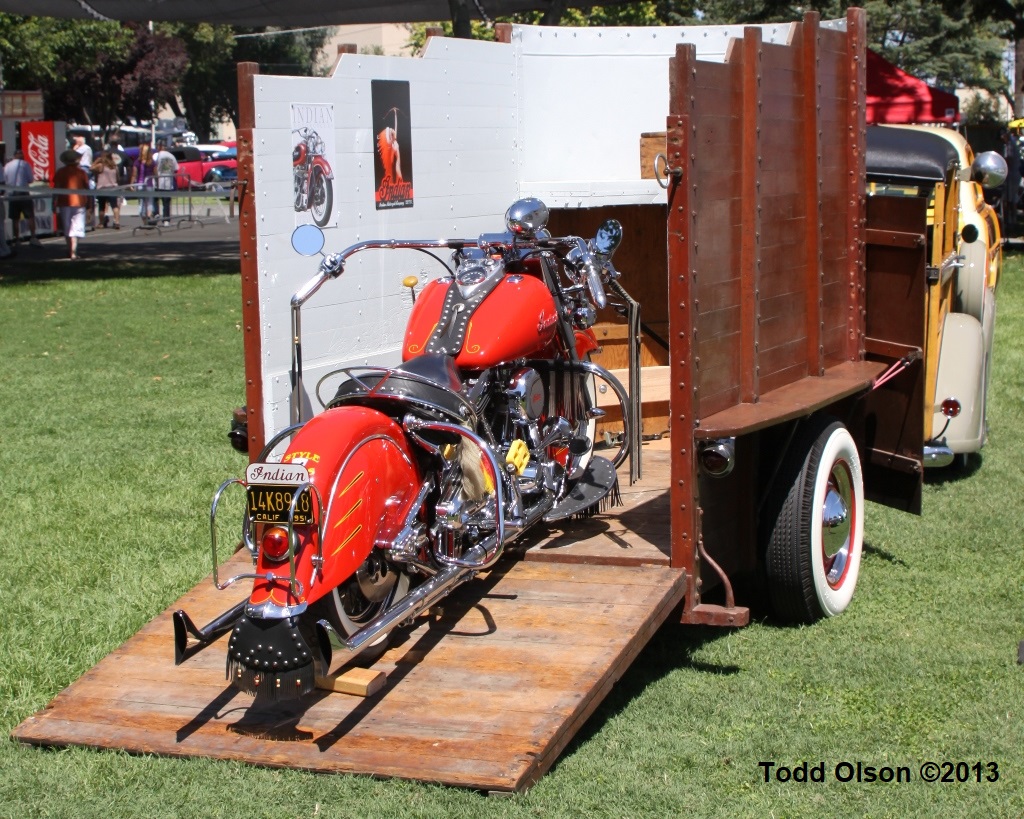 Randy Perez - '36 Dodge Weschester Suburban & vintage horse trailer @ '13 GGs WCNs (2).JPG