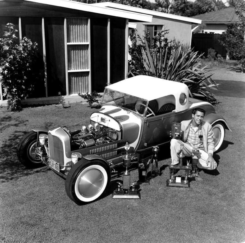 Rasmussan roadster & trophy.jpg