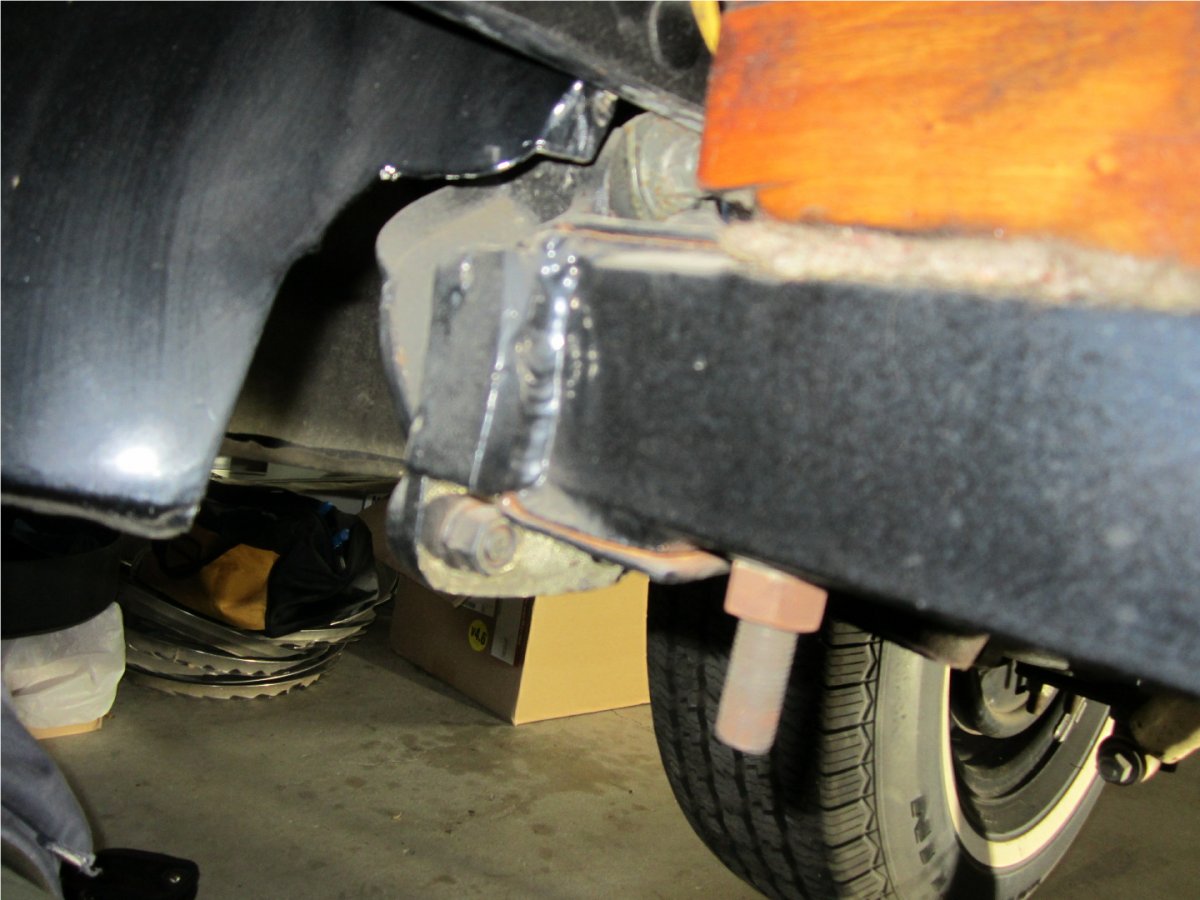 rear spring hanger-2.jpg