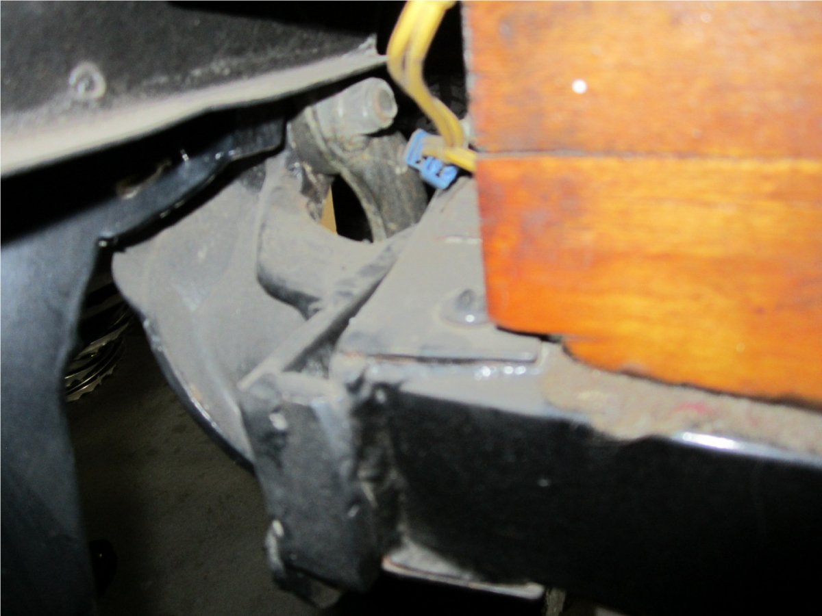 rear spring hanger-3.jpg