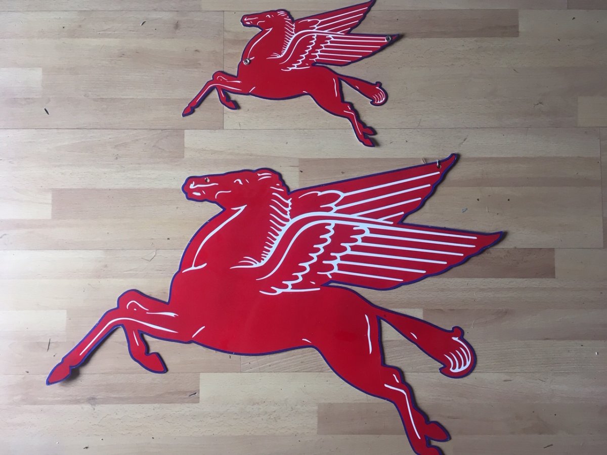 Red horse 1.jpg