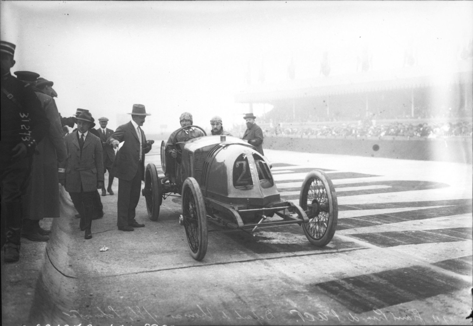 René_Thomas_at_the_1913_French_Grand_Prix_(3).jpg