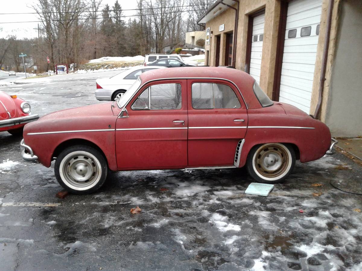 renault dauphine , red.jpg