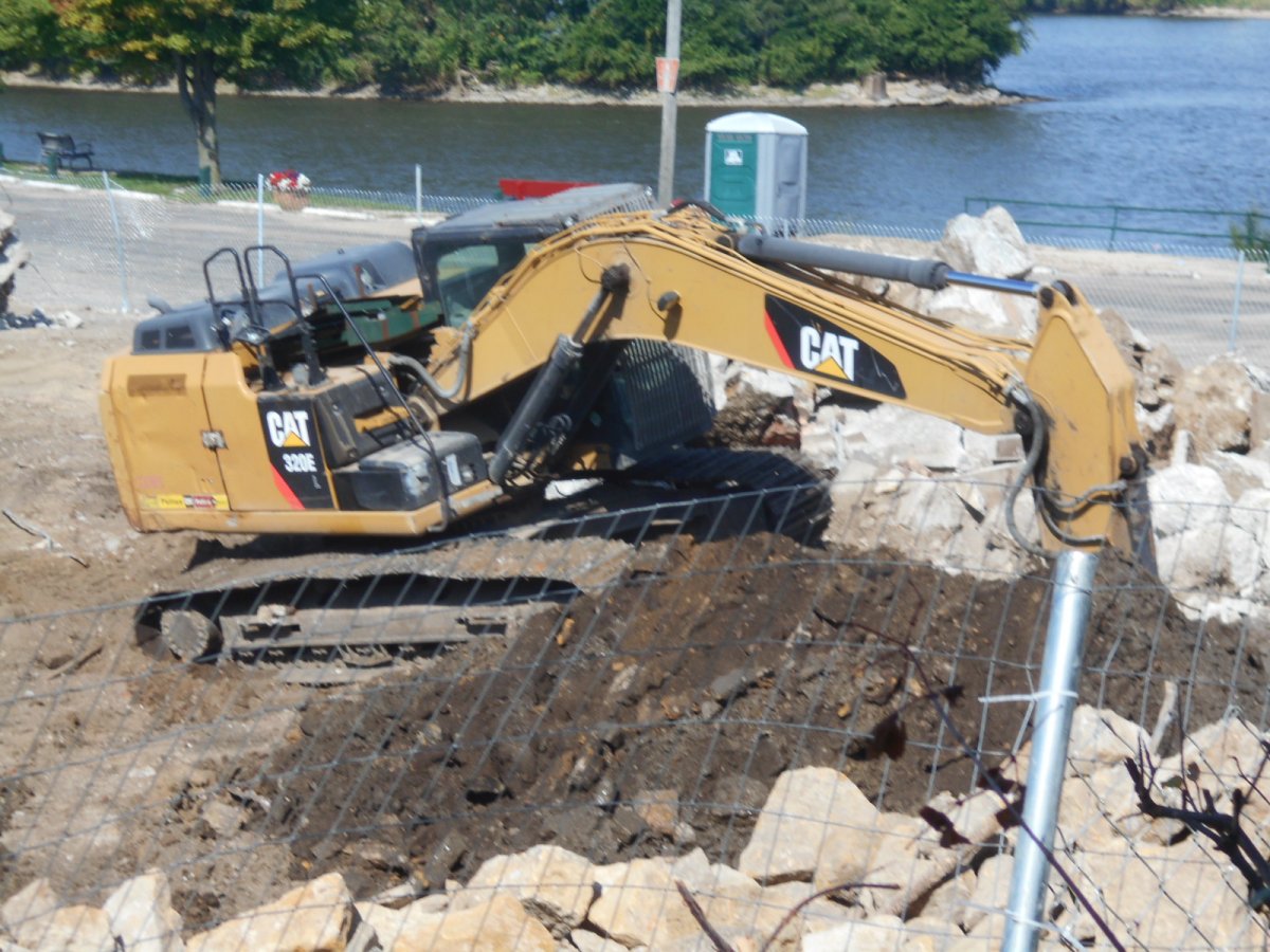 rf ih bldg comin down 068.jpg