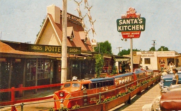 Roadside Santa – Oxnard, CA.jpg