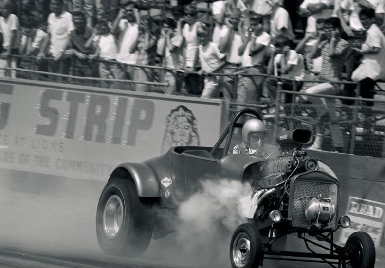 Roadster engine explosion at AHRA meet Lions.JPG